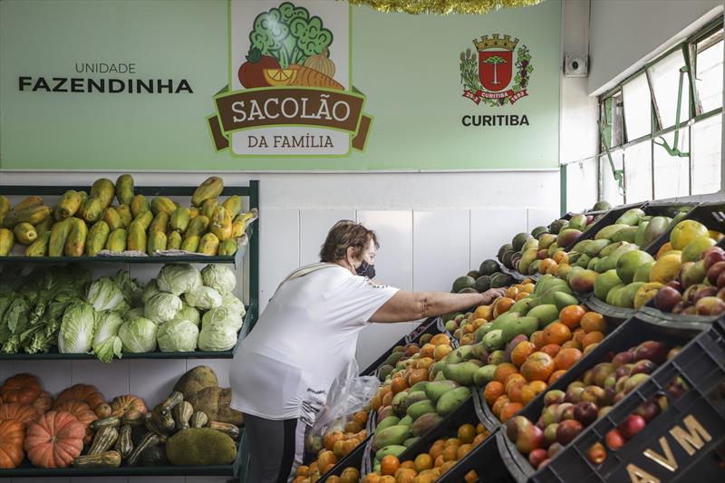 Sacol Es Da Fam Lia Ter O Promo O De Frutas E Verduras Na Quarta Feira